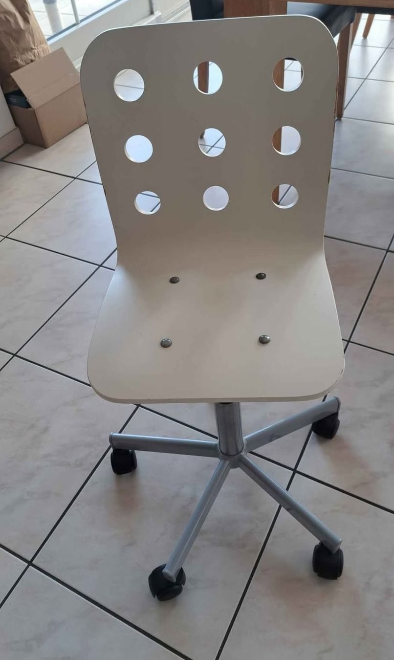Ikea Sedie: chaise ikea – Usato da RIAZ venduto da Betty012