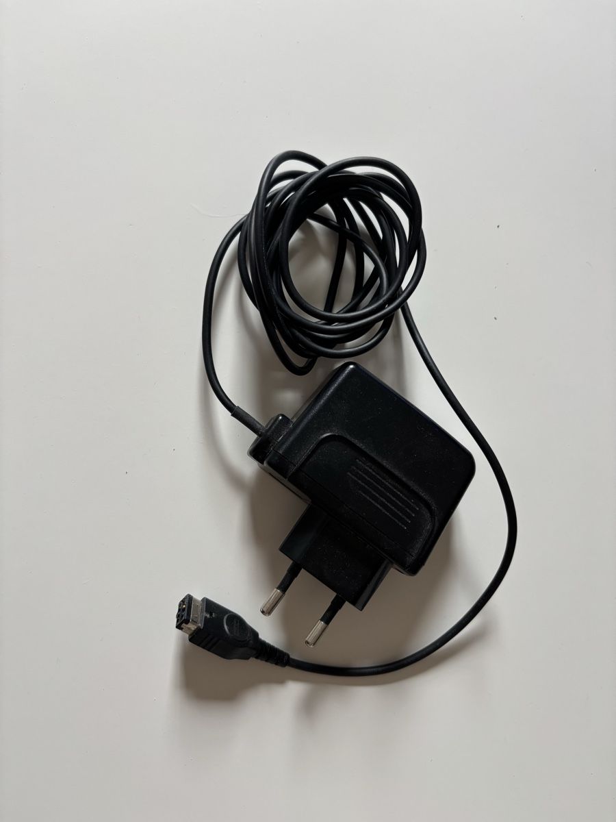 Nintendo Adattatori & Cavi: Nintendo DS Game Boy Charger  – Usato da Genève venduto da gai_w7bf