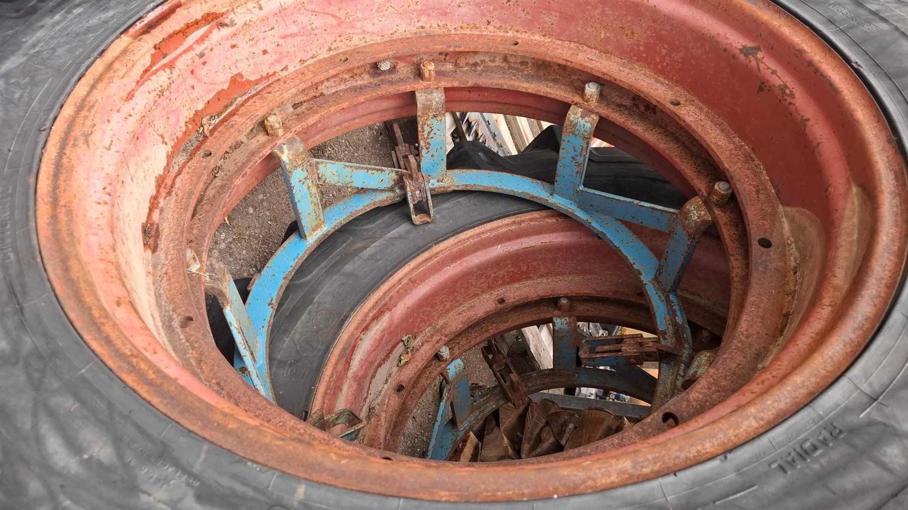 Pirelli Pneumatici & Ruote complete: Pneu Zwillingsrad 18.4-38 – Usato da Lütisburg venduto da erle1 3