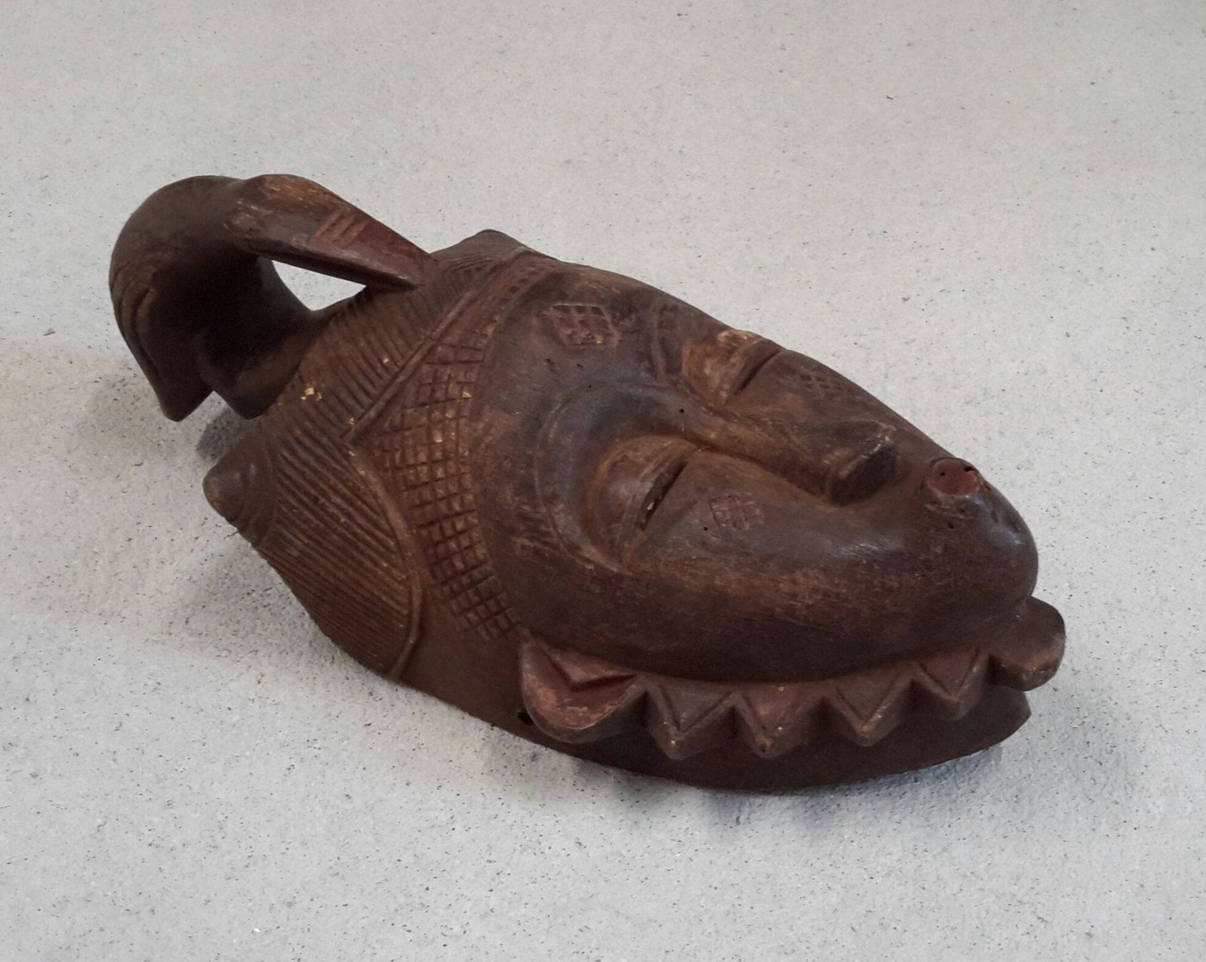 Internationale Kunst: Geschnitzte Afrikanische Maske aus Holz – Gebraucht aus Burgdorf von Olli.34 1