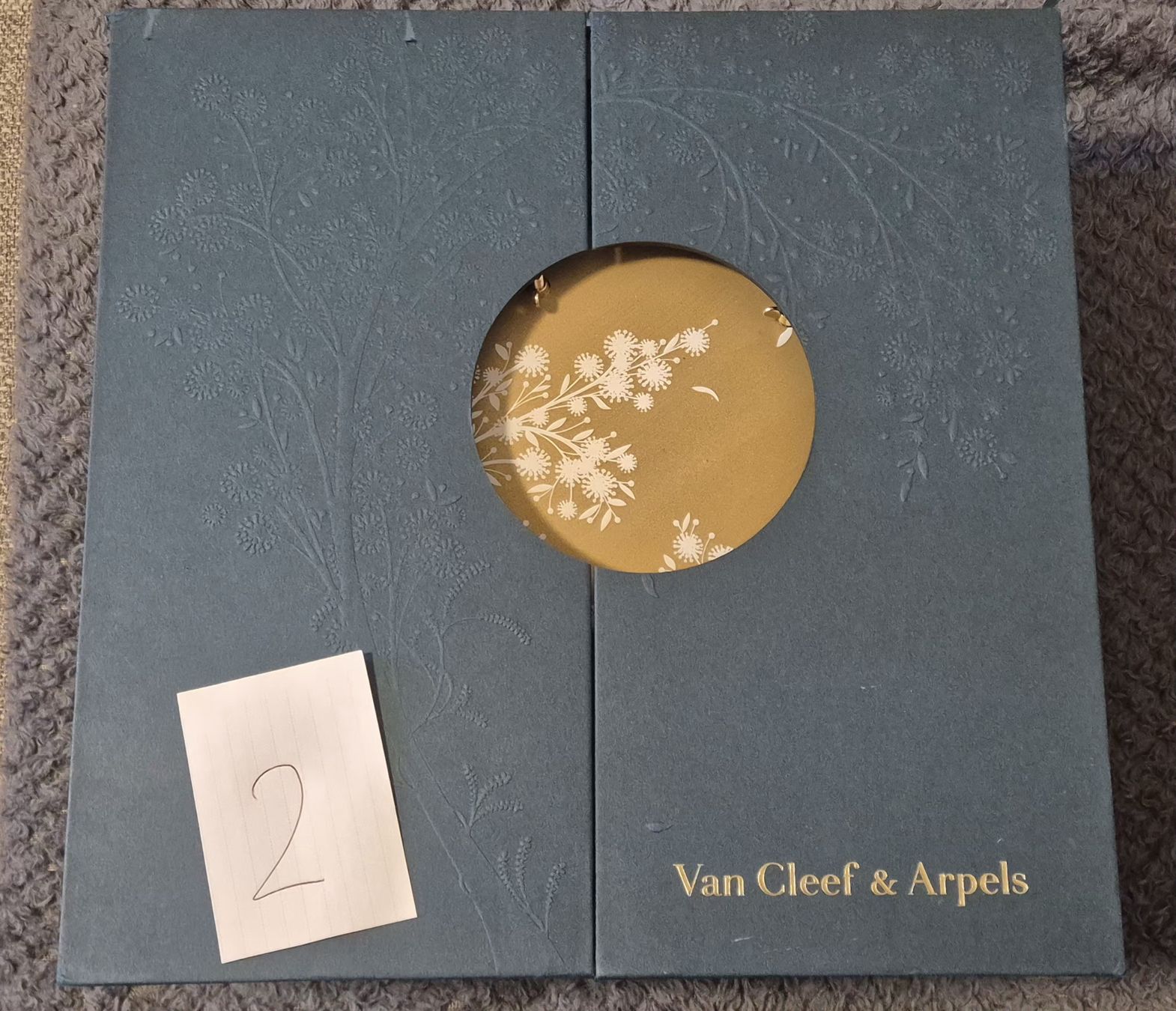 Alle Dekorationen: Van Cleef & Arpels, Coffret VIP Collectible – Gebraucht aus Genève von BKYB 7