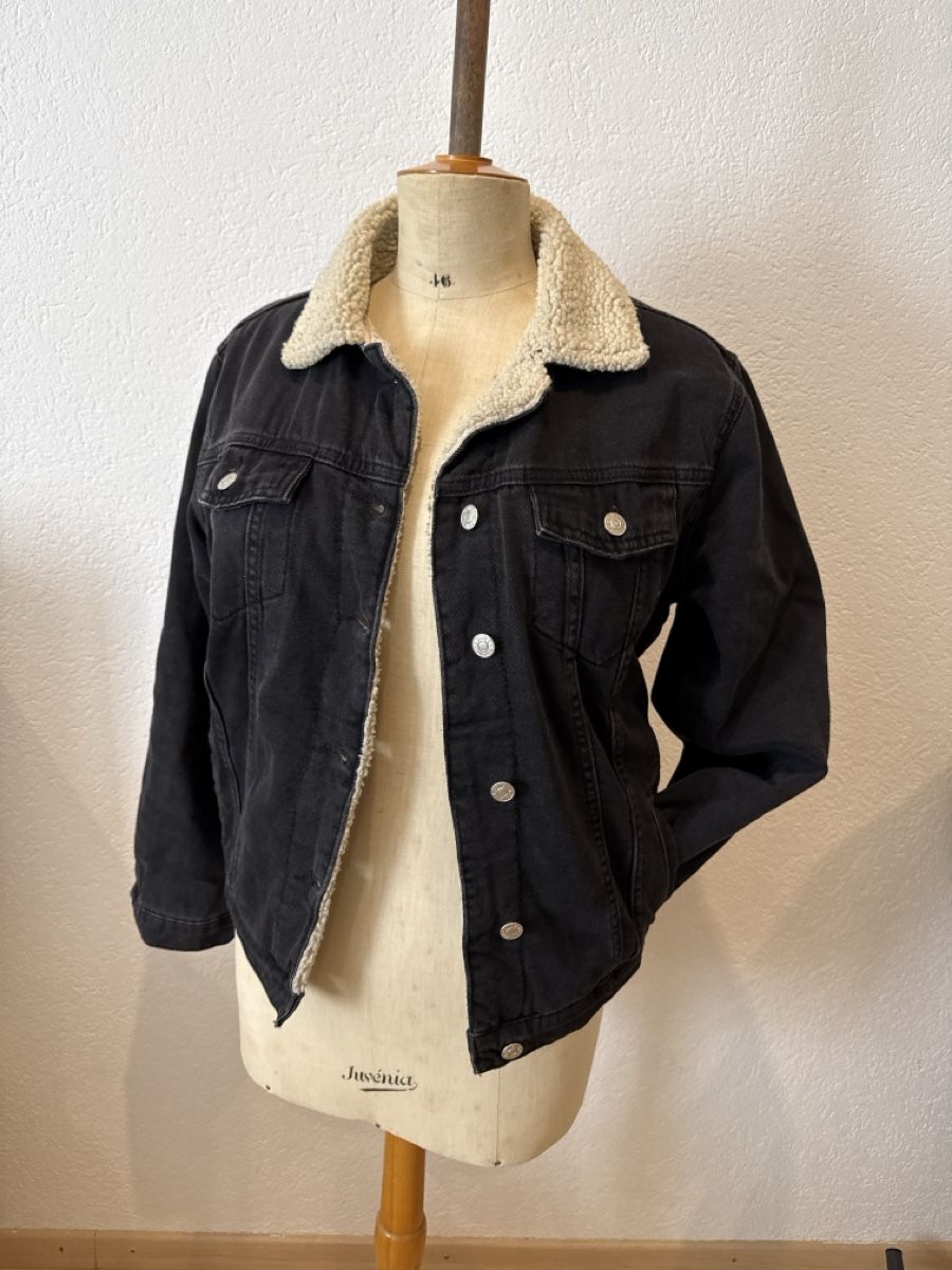 Na-kd Giacche: NA-KD Jeansjacke mit Teddyfell – Usato da Thusis venduto da Rogru1