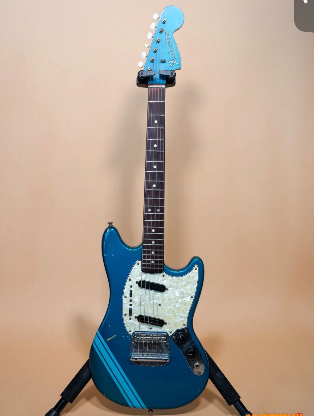 Fender Strumenti musicali: Fender Mustang 1968 Competition Burgundy – Usato da Rorbas venduto da Lachmuths 3