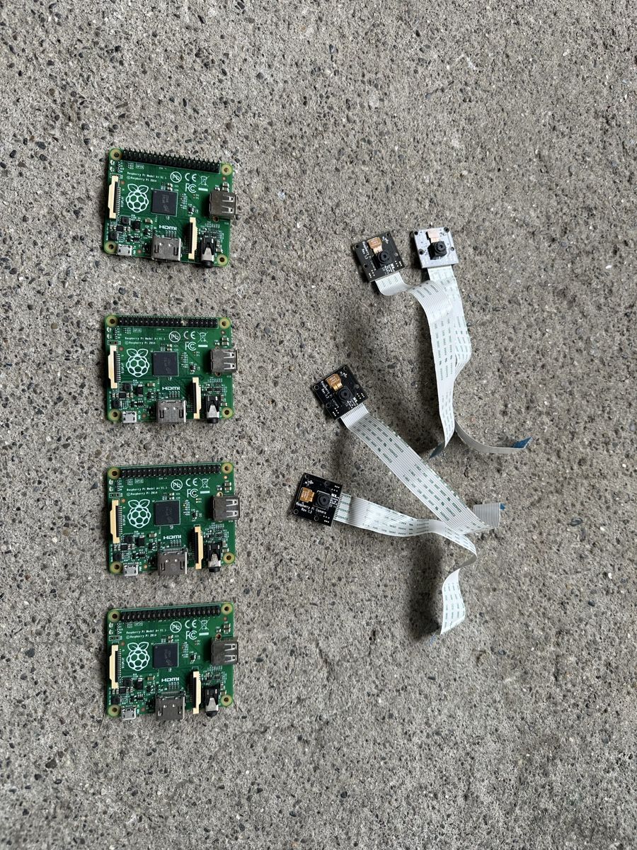 Raspberry Pi PCs: 4x Raspberry Pi Model A+ mit 4x Kamera Modul gebraucht – Gebraucht aus Dottikon von chline.rote.traktor
