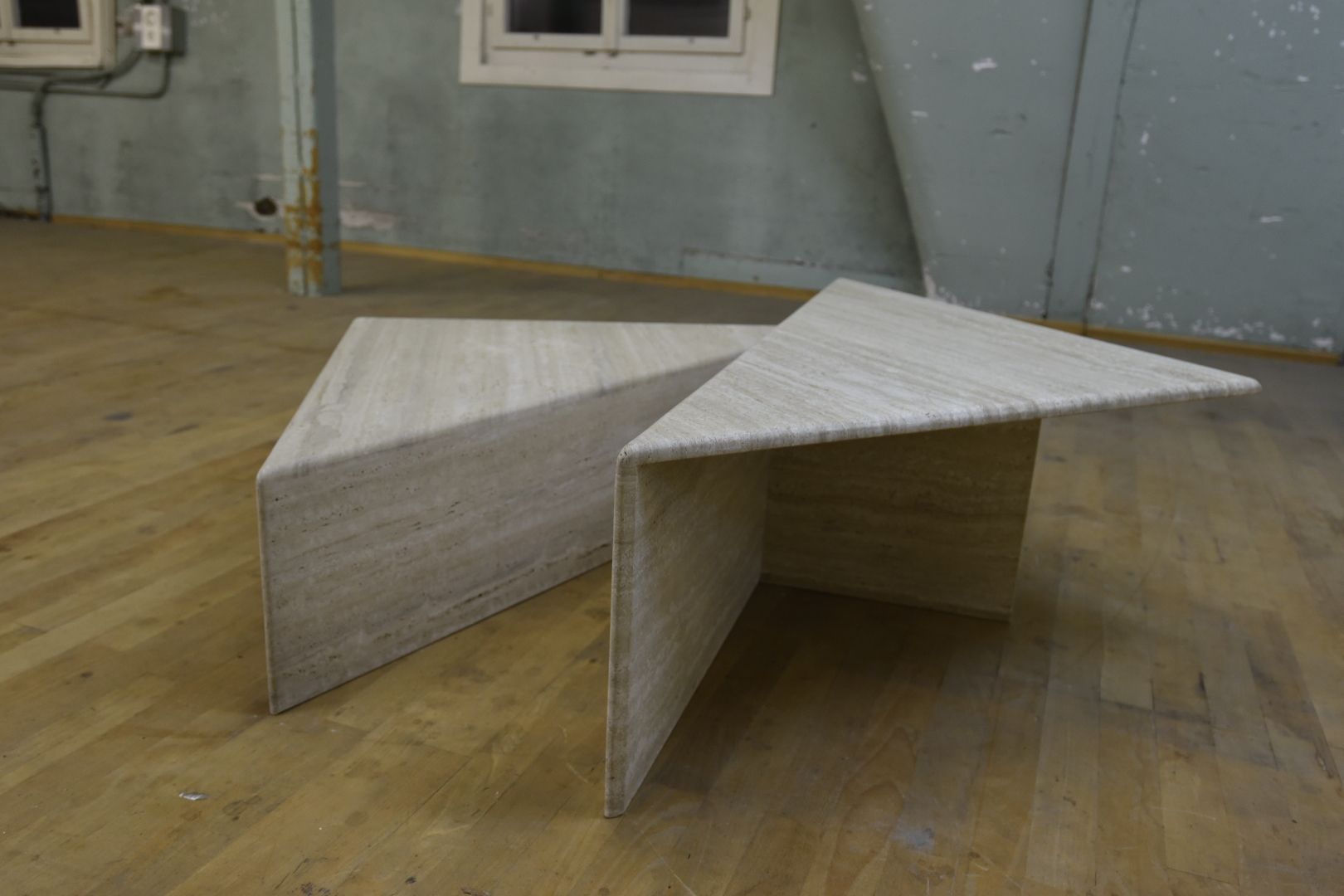 Tables: Designer Couchtisch aus Travertin Up&Up – D'occasion à Lichtensteig par UsedINStore 1
