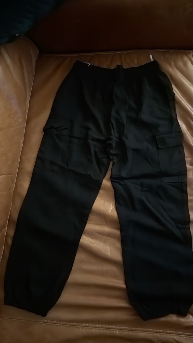 Pantaloni: Schwarze Hose, Grösse 152, Top Zustand – Usato da Spreitenbach venduto da BIH2005