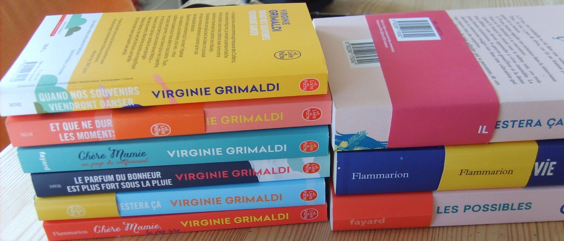 Bücher: 8 romans de Virginie Grimaldi – Neu (gemäss Beschreibung) aus La Croix (Lutry) von Jordillon 1