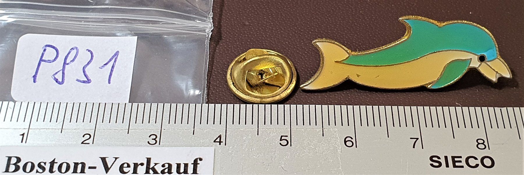 Placchette & Badge: P831 - Pin Delfin – Usato da Reinach BL venduto da Boston-Verkauf 1