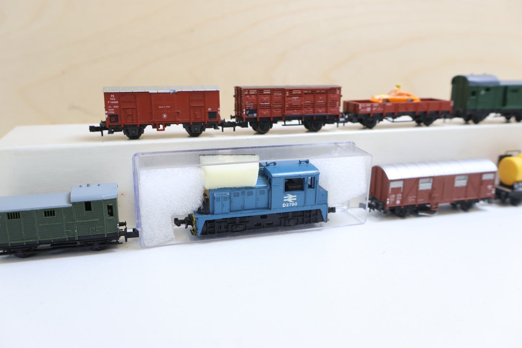 Modelleisenbahnen: Lok + 7 x Wagen - Spur N – Gebraucht aus Winterthur von Monstera 4