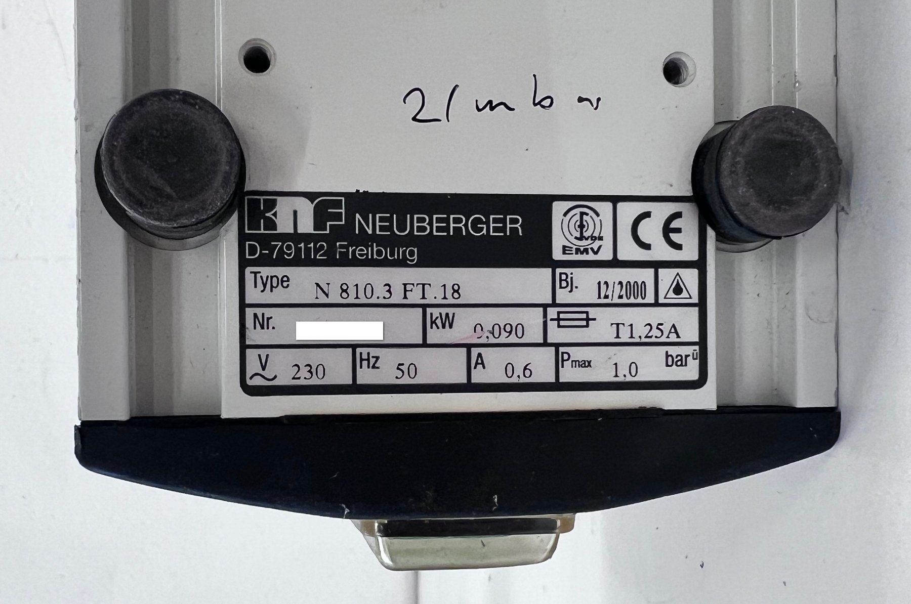 Accessori da laboratorio: KNF Membranvakuumpumpe N810.3FT.18 – Usato da Niederdorf venduto da LeptonAG_Labor 5