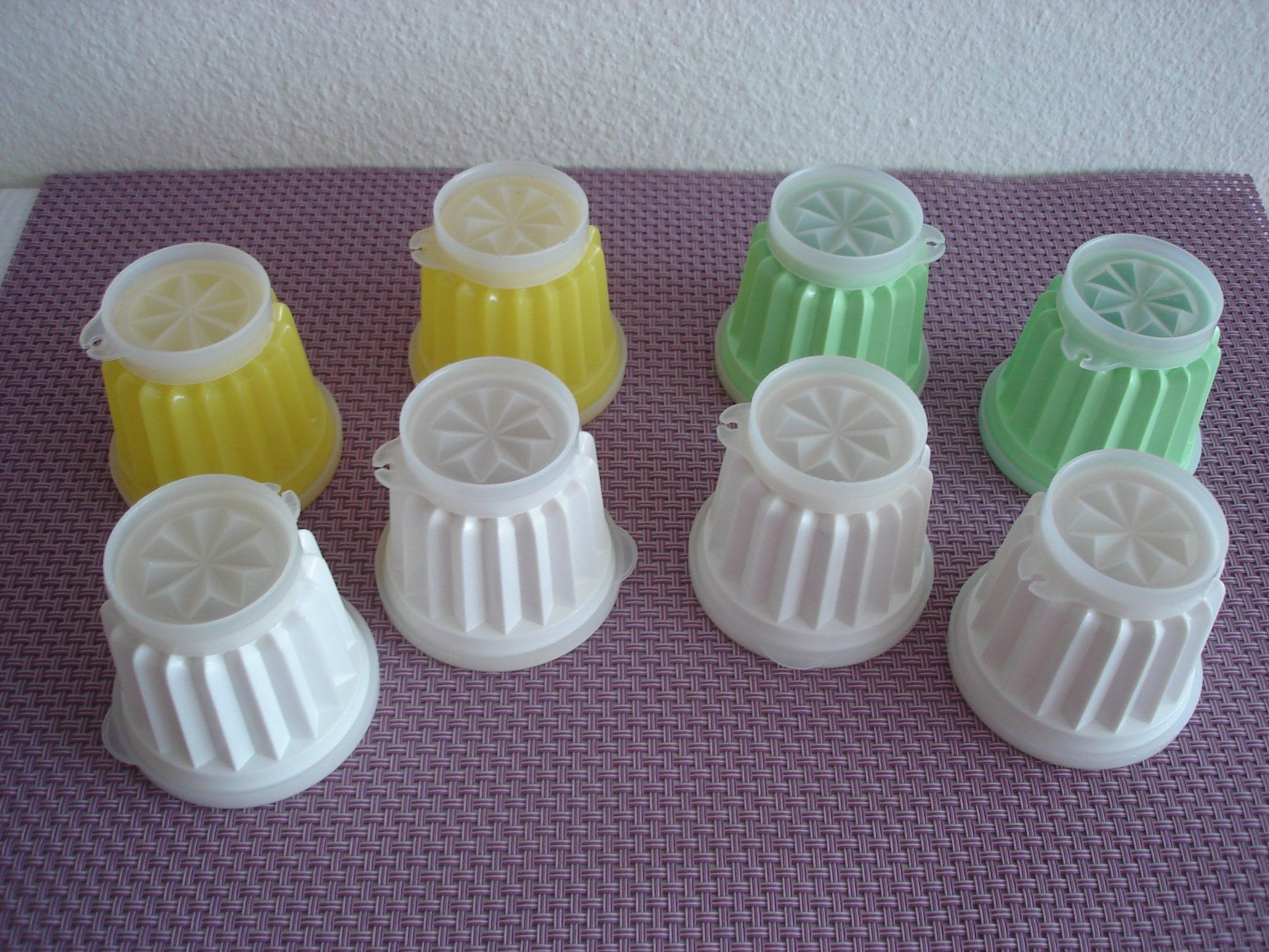 Tupperware Contenitori & Simili: 8 Vintage Tupperware Puddingförmchen 1970er Jahre – Usato da Regensdorf venduto da anna059 1