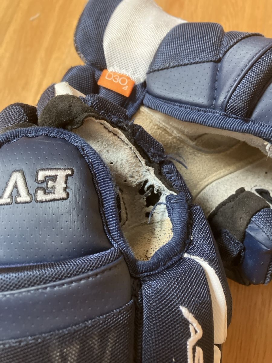 Ccm Altri accessori da uomo: Eishockey Handschuhe EVZ CCM AS1 – Usato da Steffisburg venduto da muggenstutz31 3