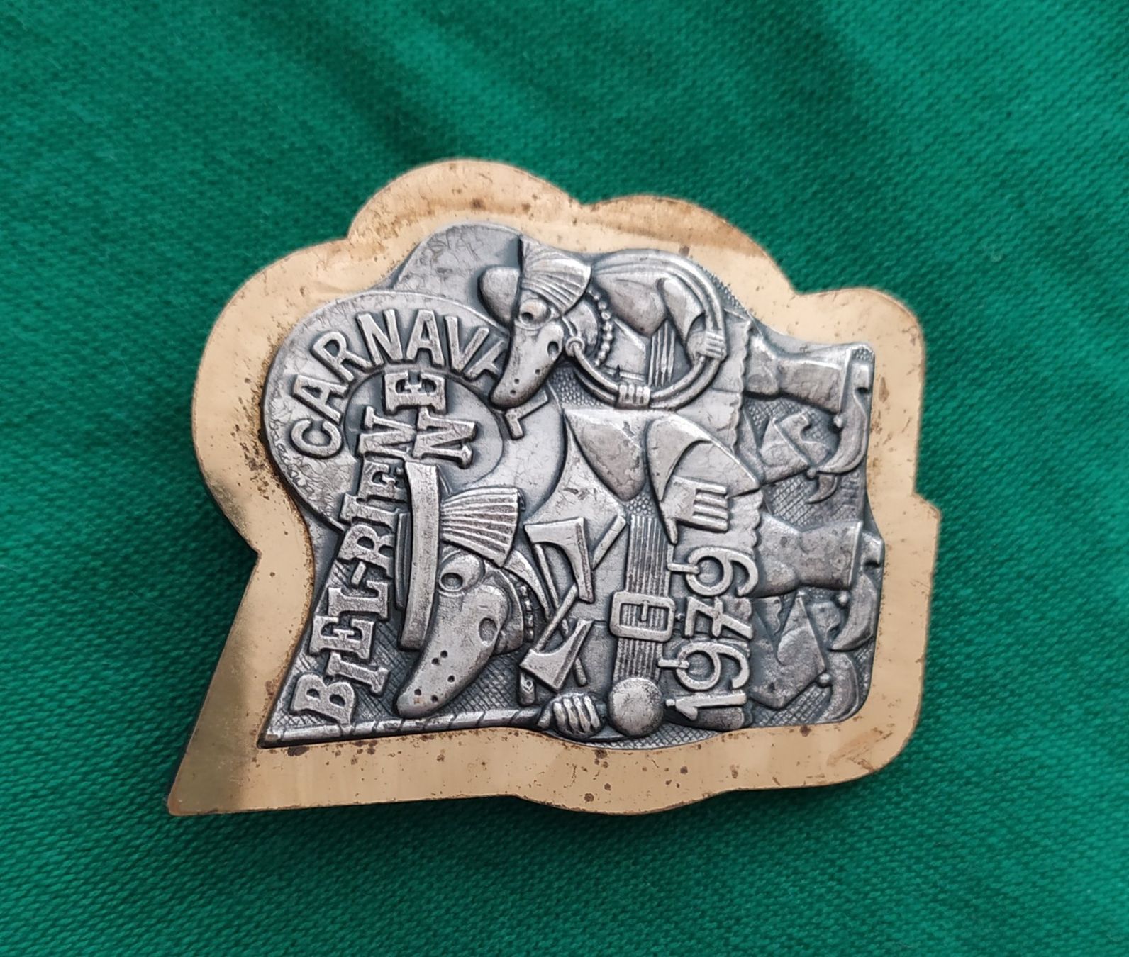 Placchette & Badge: Carnaval Bienne/Biel 1979, plaquette – Usato da Chezard St-Martin venduto da Loucail