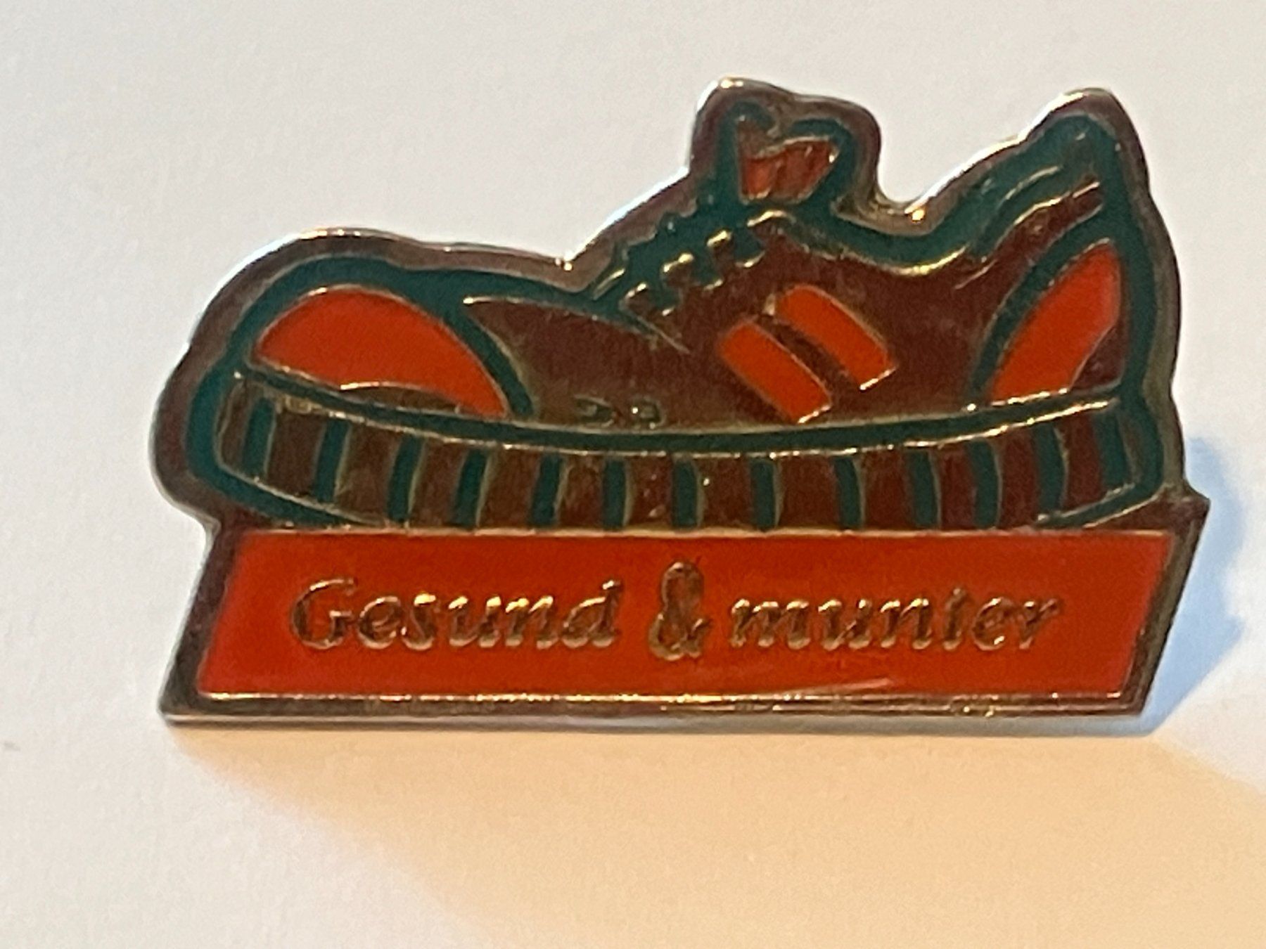 Placchette & Badge: 1 Pin Gesund & Munter – Usato da Basel venduto da djwwpp