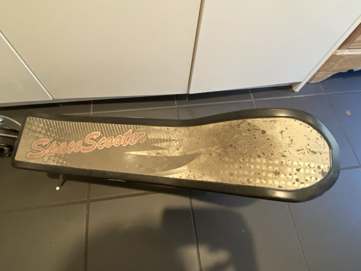 Veicoli per bambini: Space Scooter X580, Trottinett – Usato da Maienfeld venduto da Tediv 2