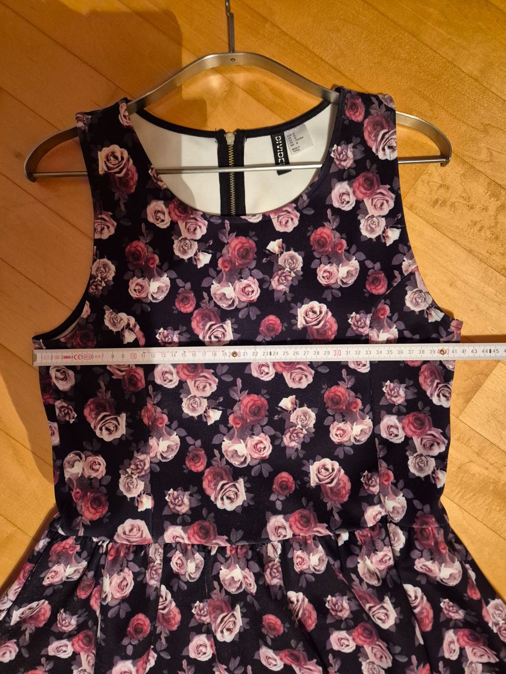H&M Vestiti: H&M Kleid mit Rosenmuster – Usato da Walenstadt venduto da grischalounge1 3