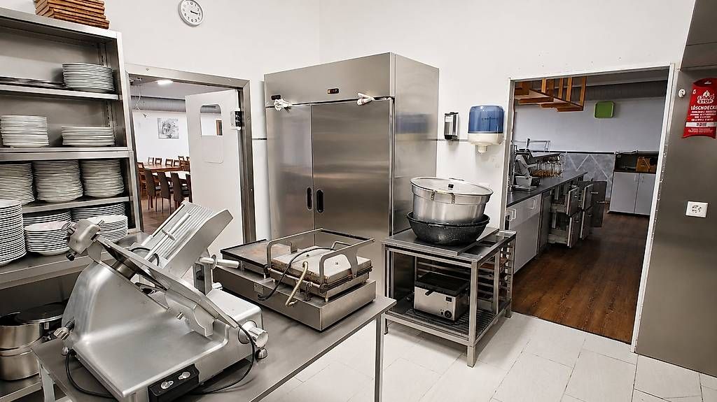 Altro per Ufficio & Commercio: Lot restaurant complet à débarrasser rapidement – Usato da Biel venduto da ala_w92r 3