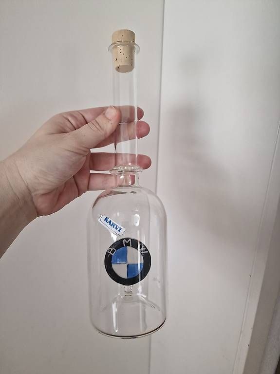 Autres vaisselles & verres: BMW Mundgeblasene Flasche – Neuf (Voir description) à Haslen AI par jas_5dv9