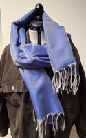 Blauer Schal mit Fransen, Neu