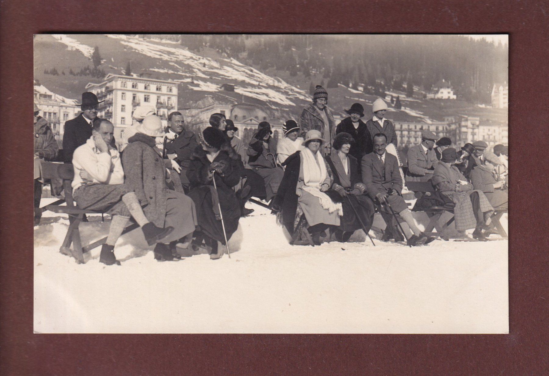 Cartoline postali: PHOTO - Vacances à la neige ? – Usato da Pully venduto da nicecards