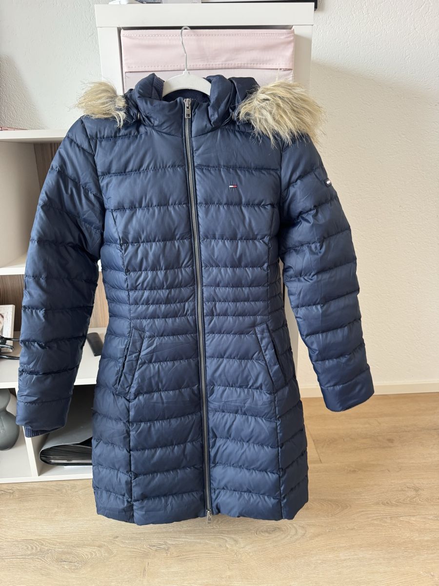 Tommy Hilfiger Manteaux: Winterjacke Tommy Hilfiger S – D'occasion à Basel par kat_nxf7