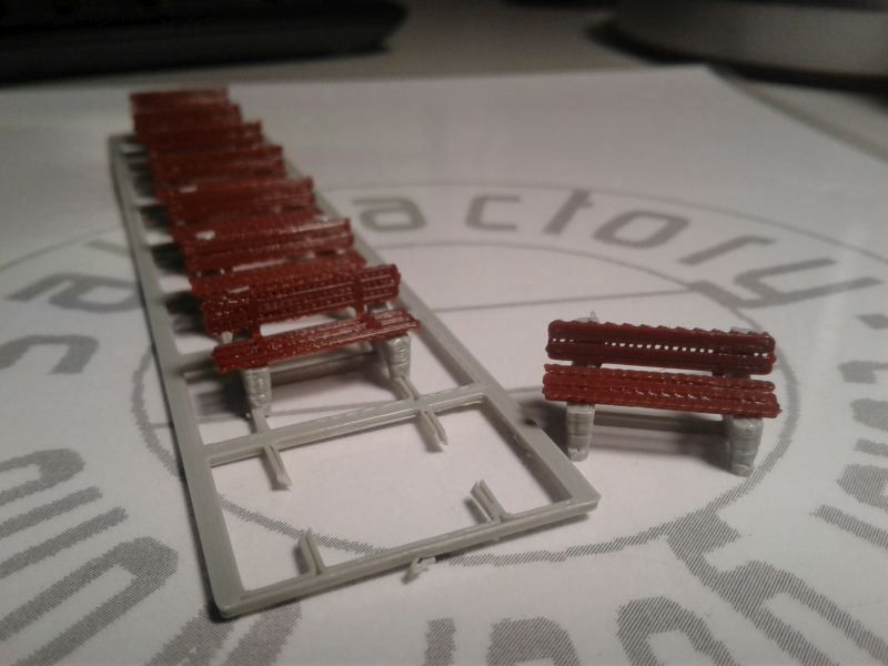 Modellini di ferrovie: 8 Bänke, Spur H0 – Nuovo e nell'imballaggio originale da Luzern venduto da Salefactory 2
