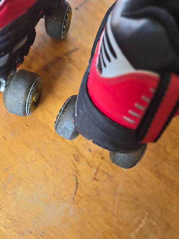 Patins à roul. & inline: Rollschuhe gr. 36 – D'occasion à Emmen par Elifu70