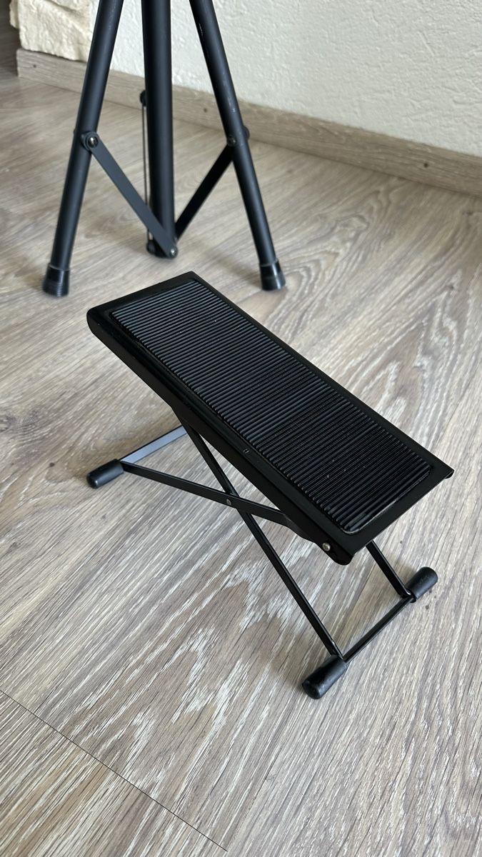 Altro in Decorazioni & Accessori: Repose-pied pliable pour guitare – Usato da La Tour-de-Trême venduto da nev_5ksf