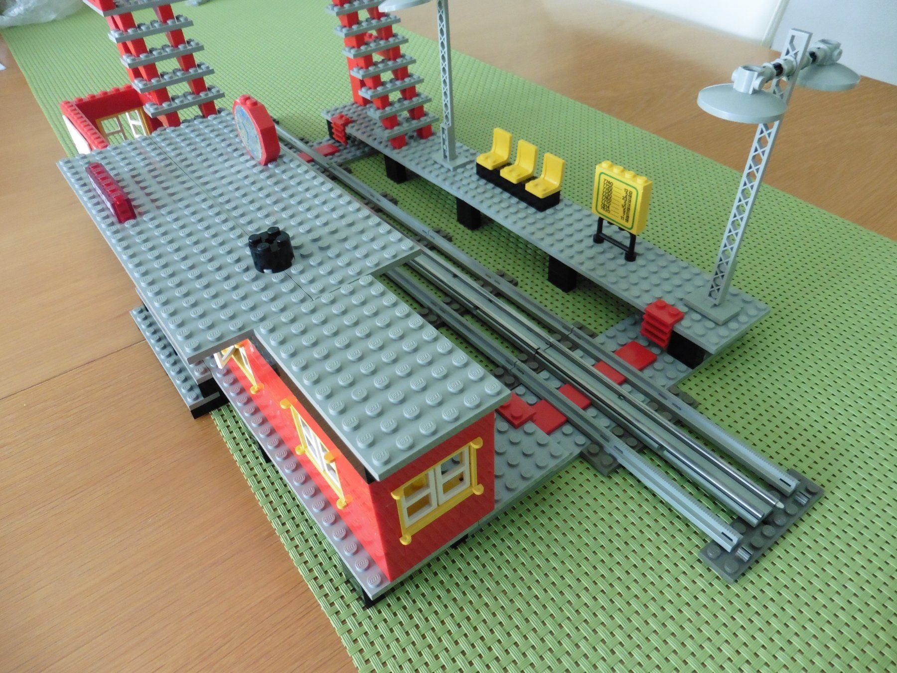 Lego Kit di costruzioni: Lego 7822 Bahnhof 12 V Eisenbahn – Usato da Kaltbrunn venduto da sigale 5