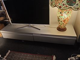 Designer Fernsehmöbel aus Alu.