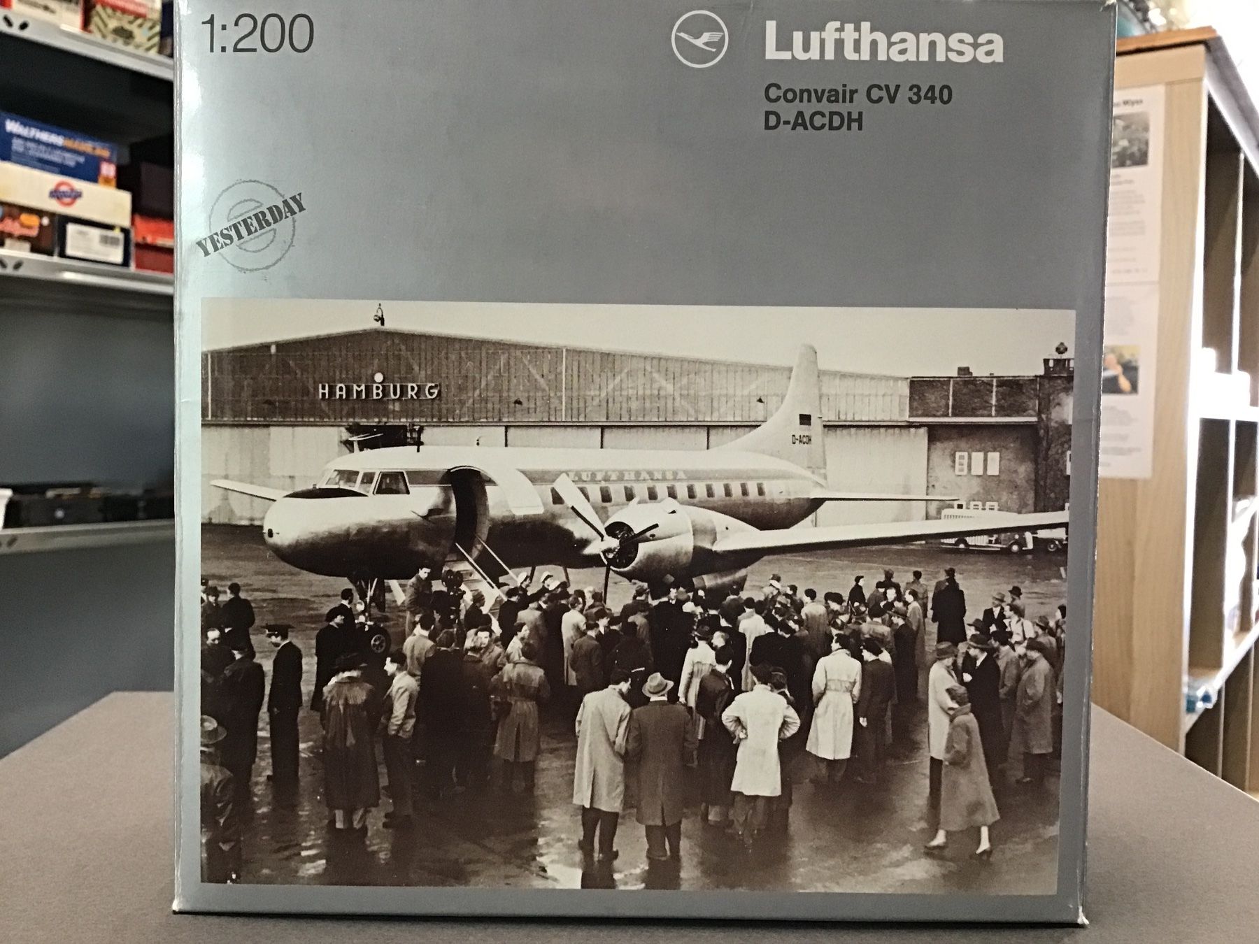Lufthansa Kit di modellismo & Modellini statici: Lufthansa Flugzeug Modell CONVAIR 440 1:200 – Nuovo (secondo la descrizione) da Männedorf venduto da Modell-Spezialisten 5