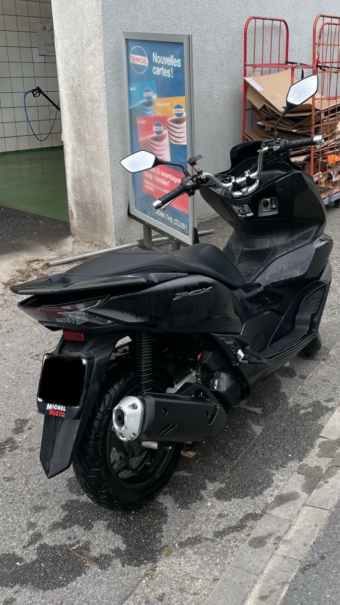 Honda Scooters: PCX Honda Scooter – Gebraucht aus Lausanne von Victor0421 1