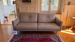 Canapé 2 places en cuir beige, état impeccable!