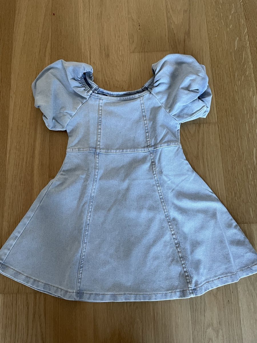 Lotti & Set di vestiti: Kleiderpaket Sommer Mädchen Gr 92 – Usato da Oberrieden venduto da MajaK02