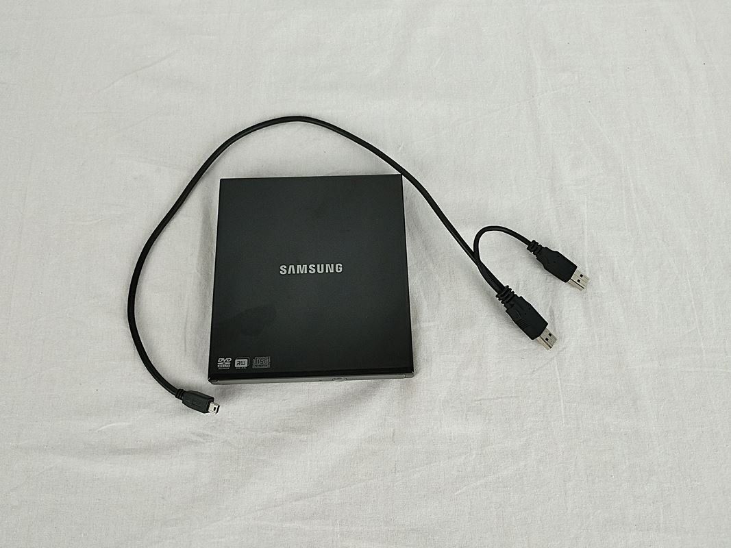 Samsung Lettore multimediale & Streamer: SAMSUNG external DVD Writer Model se-s084 – Usato da Schübelbach venduto da Restwert_Schubelbach
