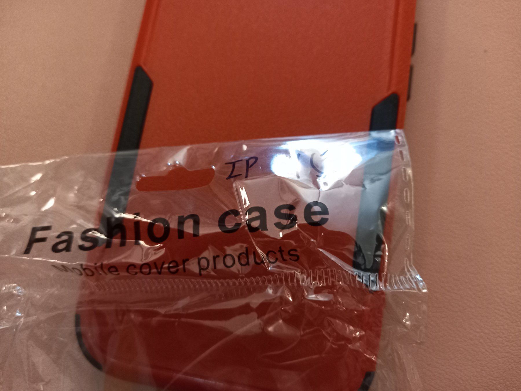 Apple Covers & Schutzfolien: Rot Redial Hülle Case für iPhone 15 – Gebraucht aus Lausanne von KUNKI-DESTOCK 2