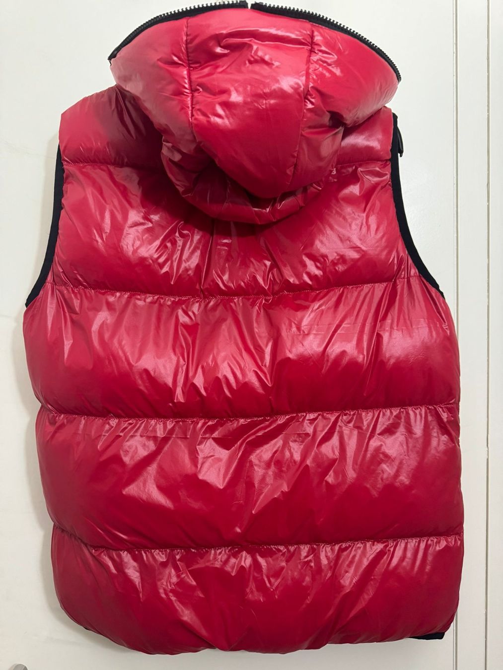 Guess Gilet & Giacche: Guess Gilet / Weste rot – Nuovo e nell'imballaggio originale da Lupfig venduto da Pluribus 2