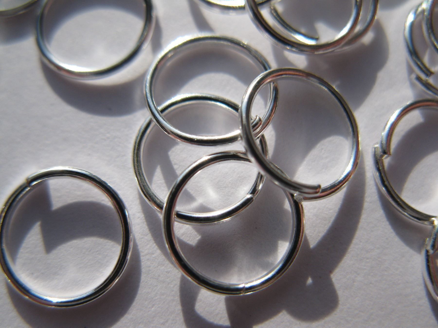 Perle (finte): 100 Spaltringe, Binderinge versilbert 8x0,6mm – Nuovo e nell'imballaggio originale da St. Margarethen TG venduto da LuanaKa