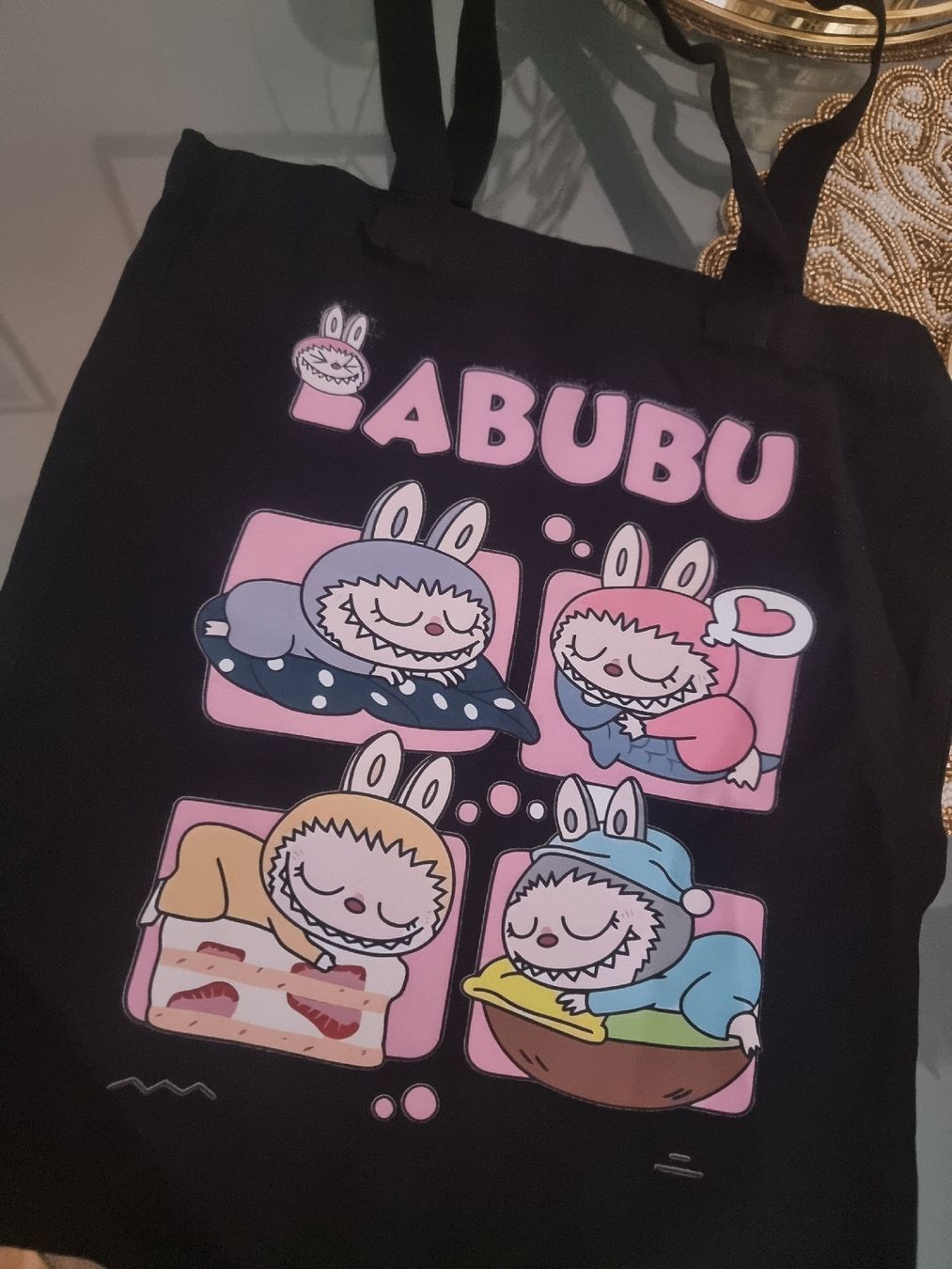 Borse: LABUBU CANVA BAG NEW! – Nuovo e nell'imballaggio originale da Curio venduto da Gossipgirl15