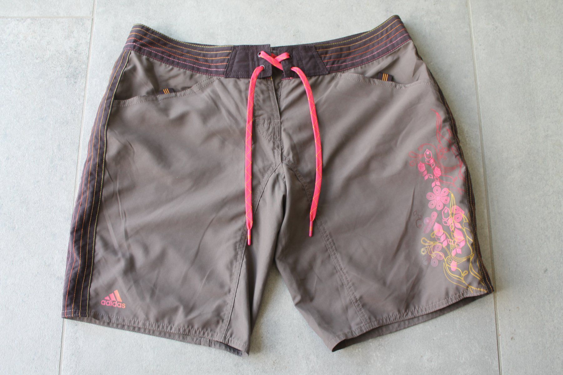 Adidas Pantaloni: Short ADIDAS taille 40 – Usato da Chez-le-Bart venduto da jasse