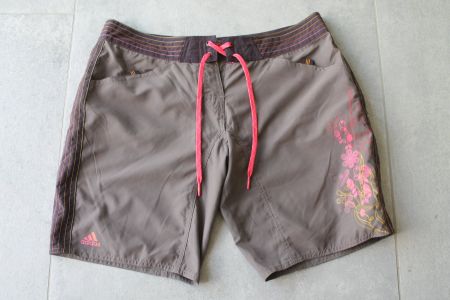 Short ADIDAS taille 40
