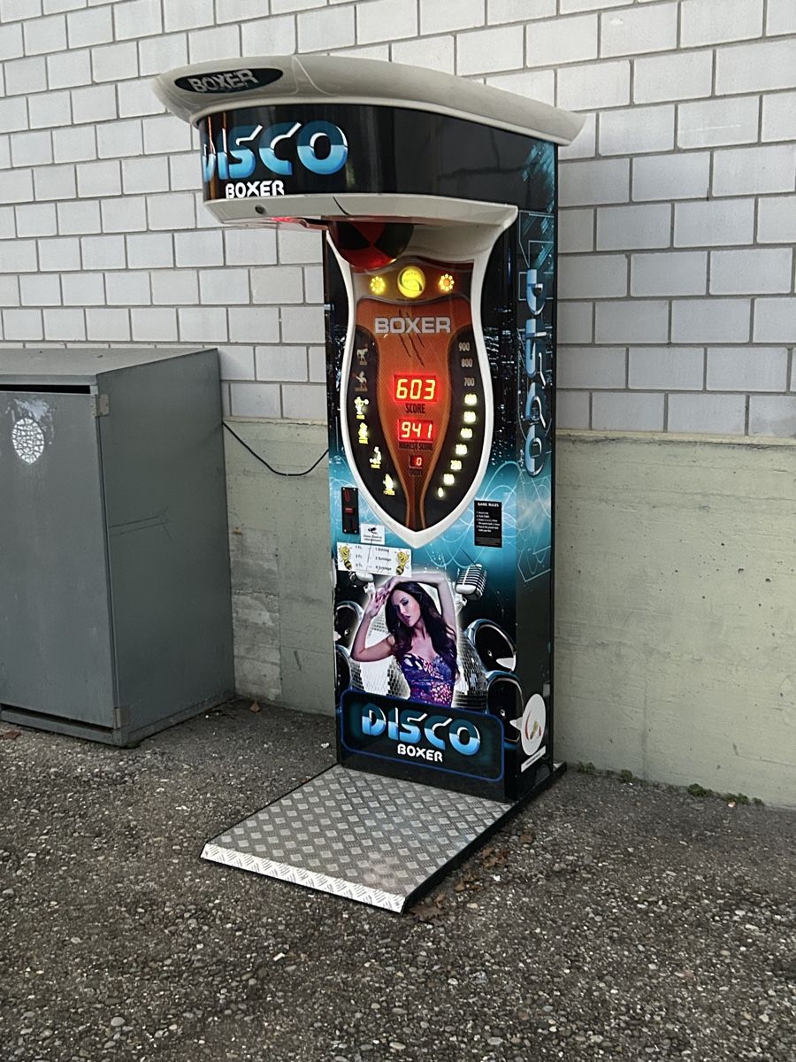 Slot Machine: Disco-Boxautomat "Disco Boxer" – Usato da Hombrechtikon venduto da SPS-Liquidationen