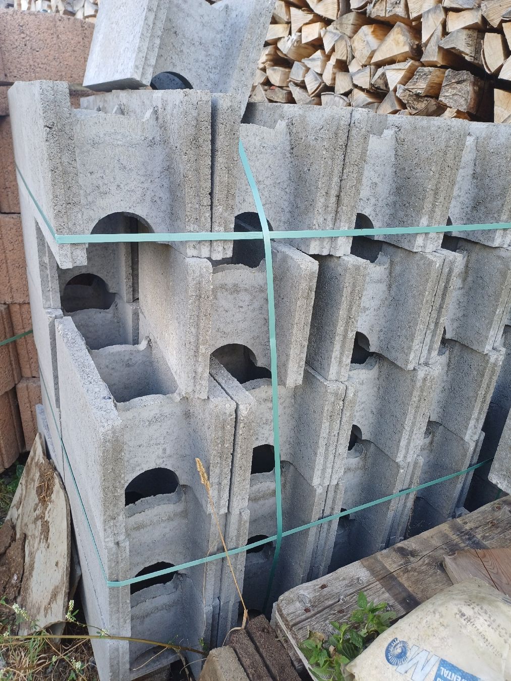 Pierres & tuiles: Betonsteine – Neuf (Voir description) à Uebeschi par MINUSCH2411