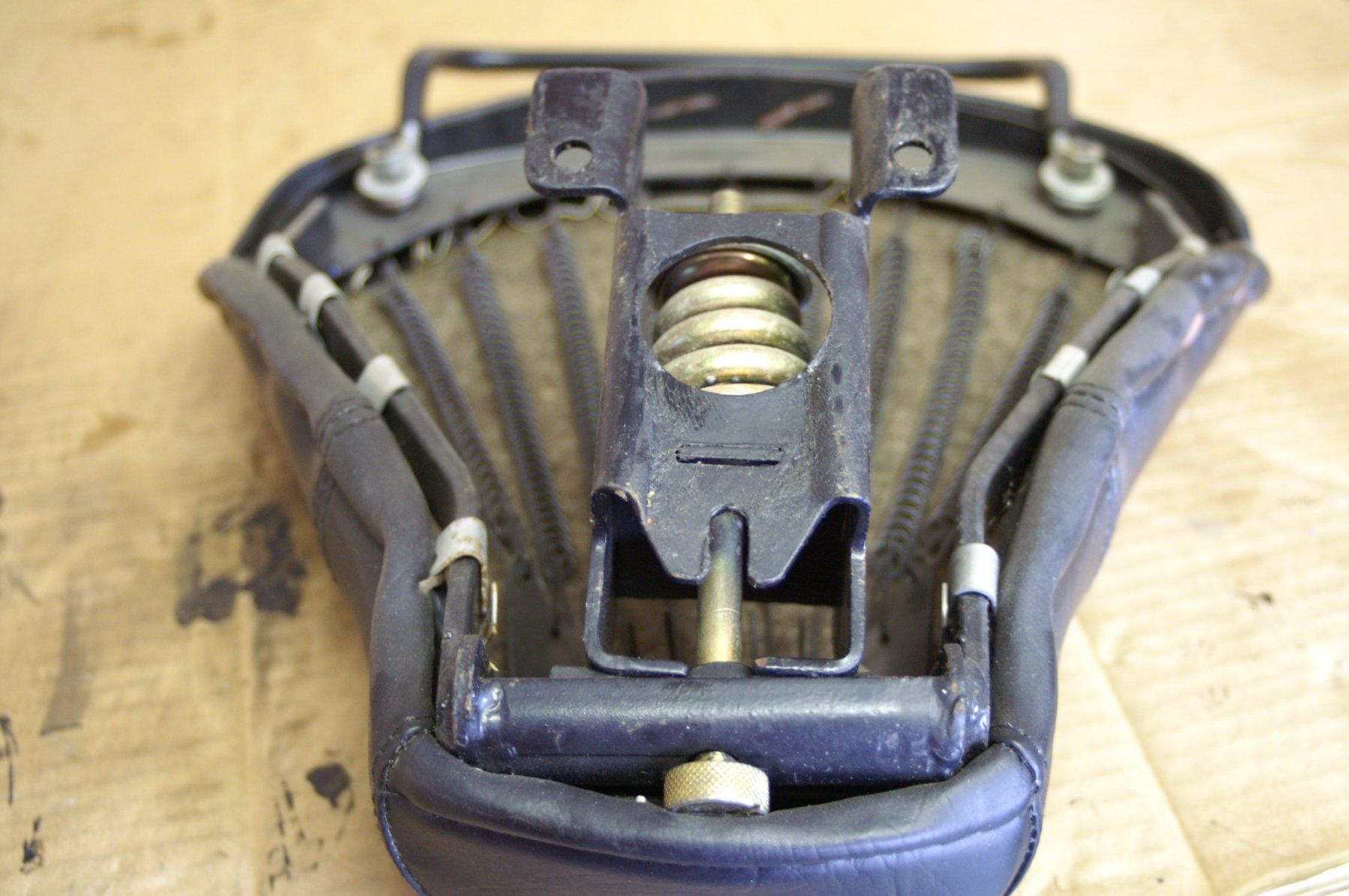 Piaggio Toutes les pièces détachées moto: Schwingsattel Motorrad Vespa Lambretta Leder – D'occasion à Utzenstorf par jue_5d6l 4