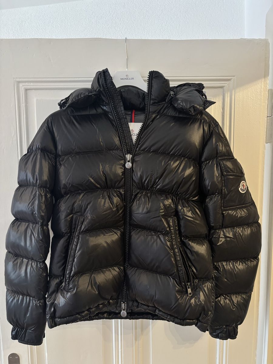 Moncler Vestes: Moncler Maya Short – Neuf (Voir description) à La Chaux-de-Fonds par Titine.