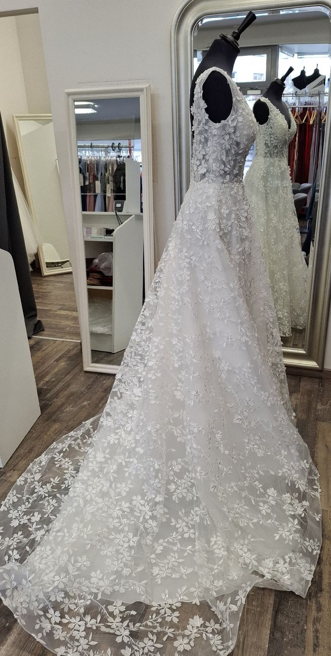 Vestiti: Brautkleid mit Blumenmuster – Nuovo (secondo la descrizione) da Uster venduto da VMT. 6