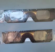 2 Brillen für die Sonnenfinsternis, neu originalverpackt IS