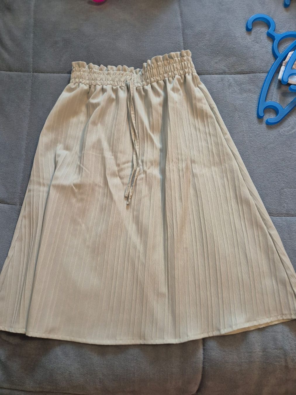 Lots de vêtements: 4 jupes/short – D'occasion à Vétroz par ValCortex 4