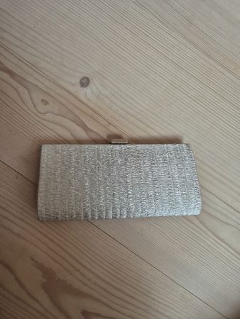 Silberne Clutch