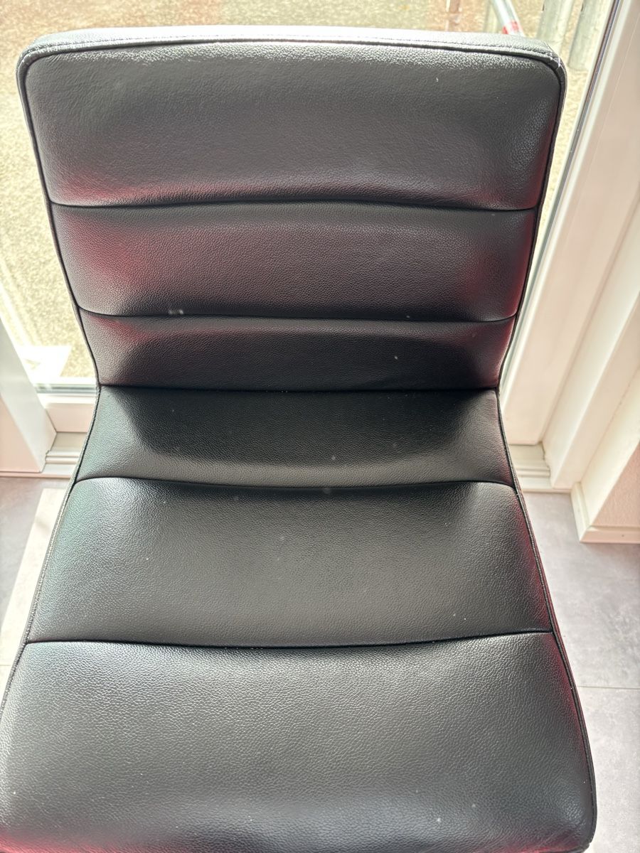 Hocker: 2 Barhocker, schwarz, top Zustand, Leder – Gebraucht aus Wald AR von bertli00 1